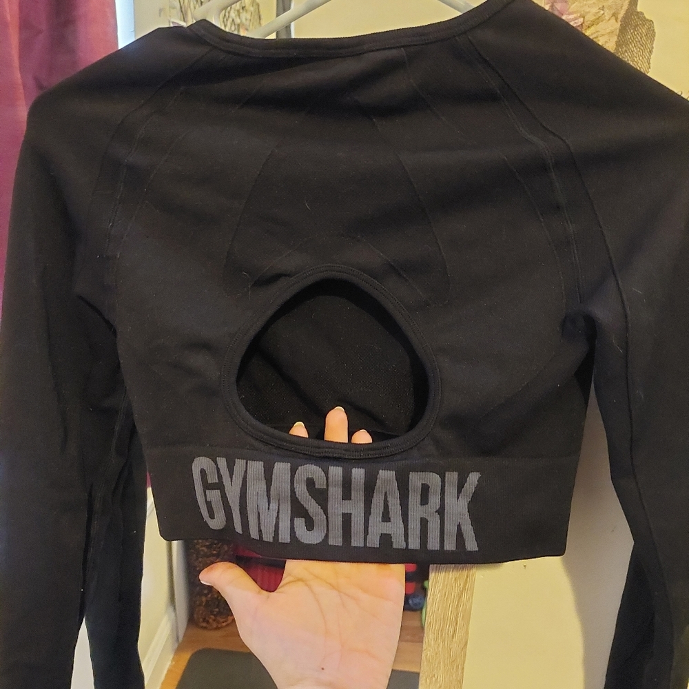 Black Gymshark crop top long sleeves small